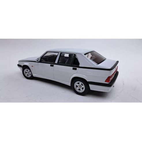Alfa Romeo, 75, 1/18